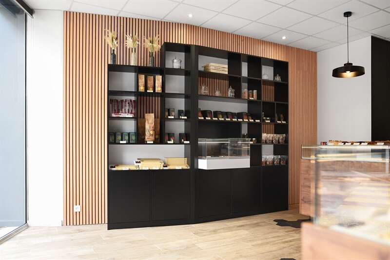 Meuble sur-mesure pour une chocolaterie à Saint-Juery 1