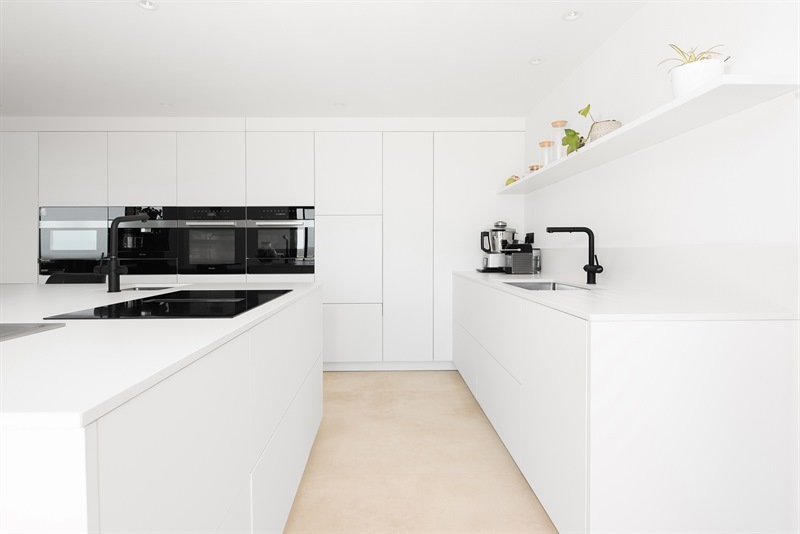 Cuisine moderne totalement blanche à Toulouse | Raison Home - 1