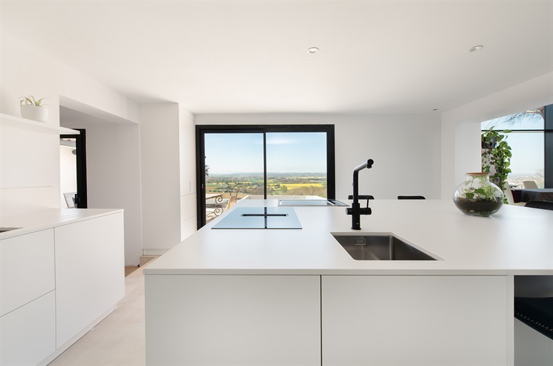Cuisine moderne totalement blanche à Toulouse | Raison Home - 2