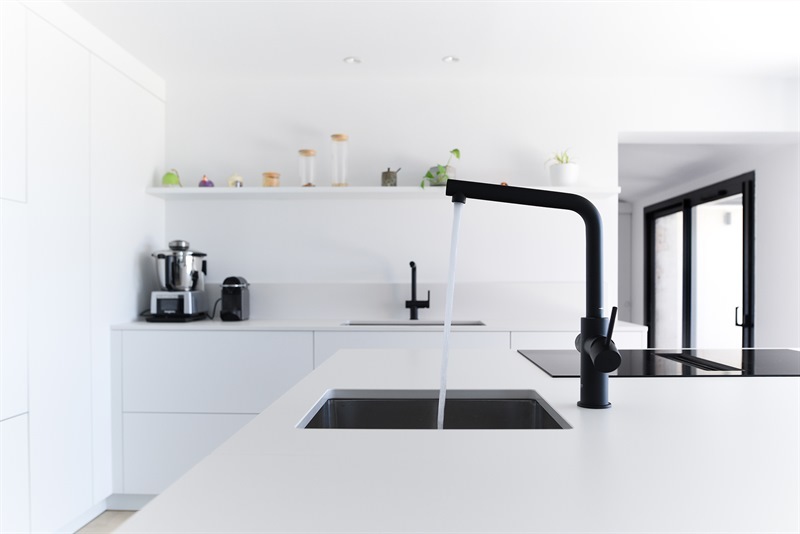 Cuisine moderne totalement blanche à Toulouse | Raison Home - 4