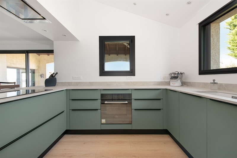 Cuisine verte de style moderne à Goyrans | Raison Home - 8
