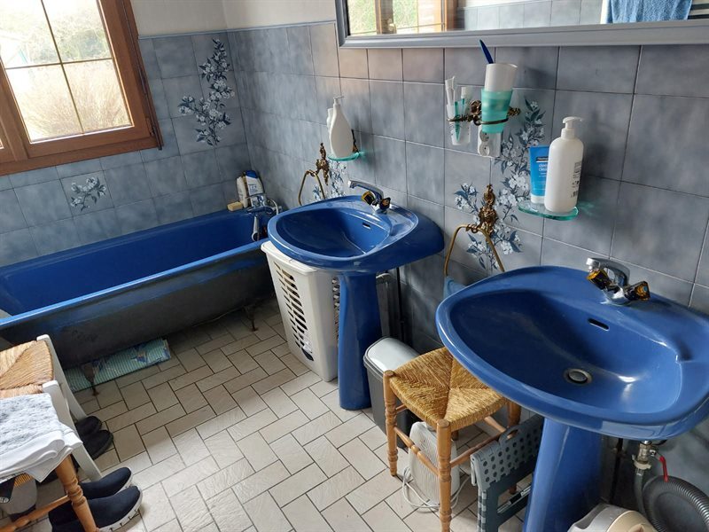 Salle de bains de style moderne à Ferin 3