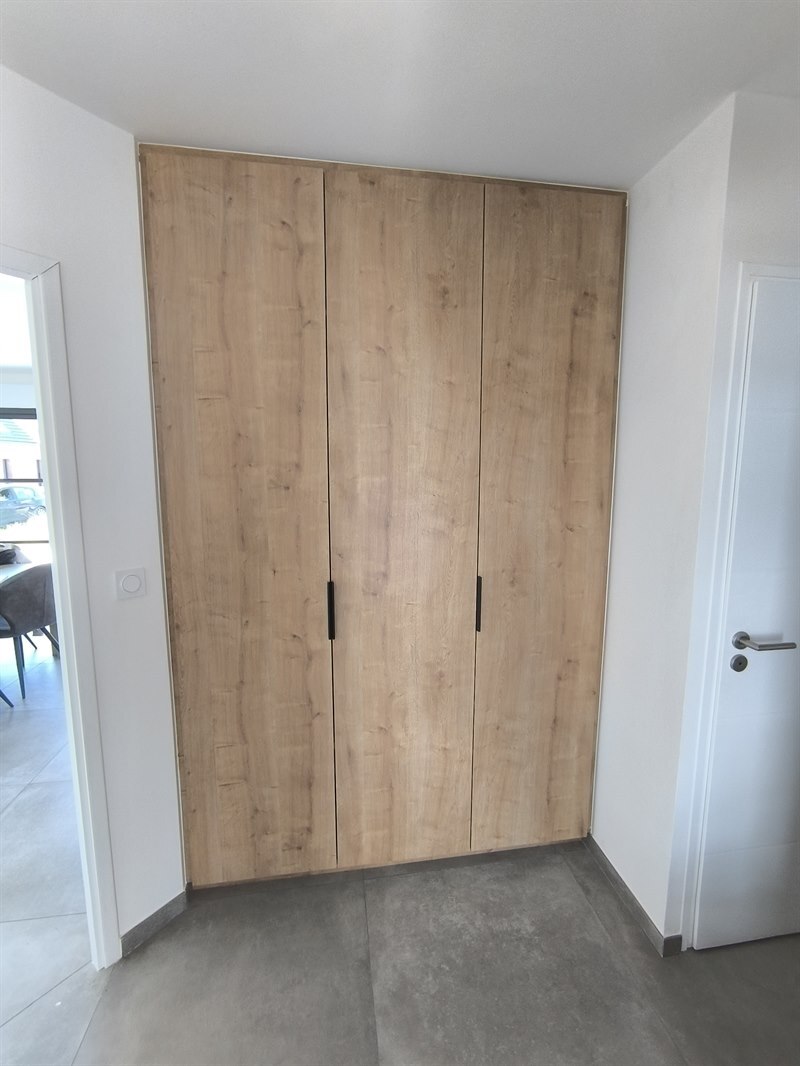 Placard d'entrée de tons bois à Sailly-sur-la-Lys 1