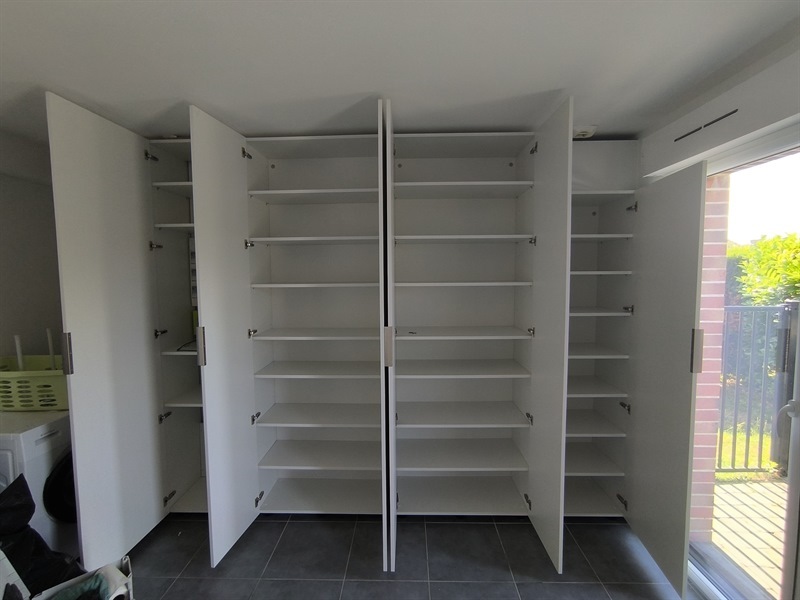 Rangements blancs jusqu'au plafond à Noyelles Godault 1