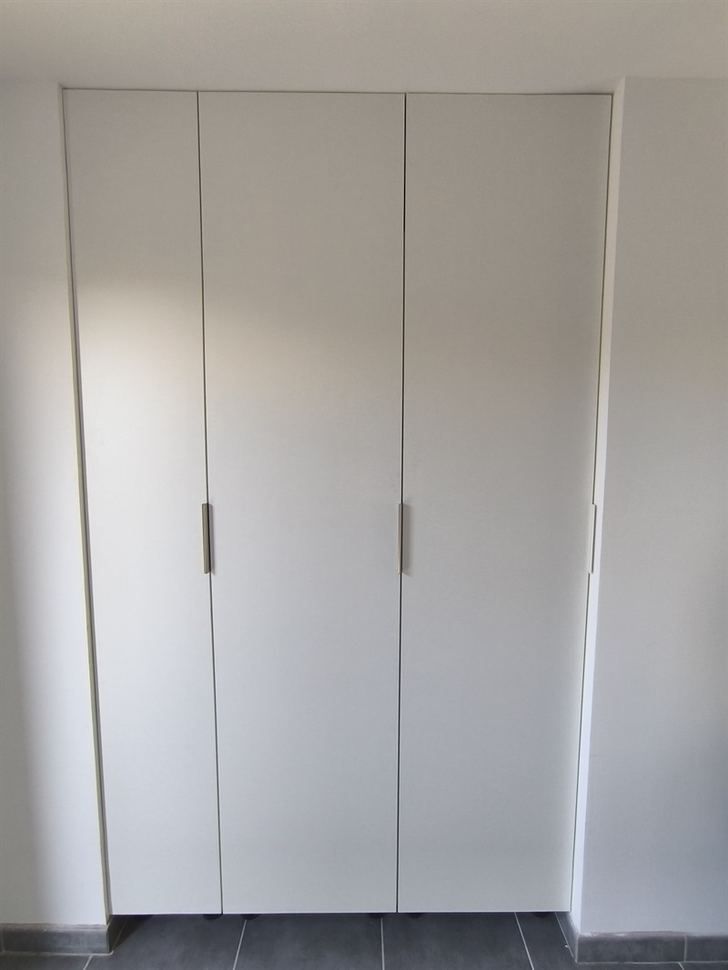 Rangements blancs jusqu'au plafond à Noyelles Godault 3