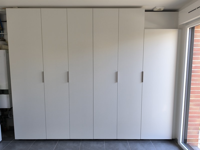 Rangements blancs jusqu'au plafond à Noyelles Godault 4