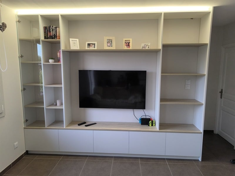 Meuble TV blanc avec rangements et déco à Lievin | Raison Home - 3