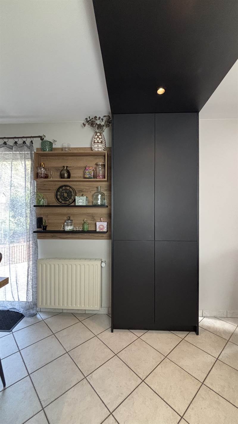 Cuisine de style nature bois et noir à Saint Etienne de Montluc | Raison Home - 8