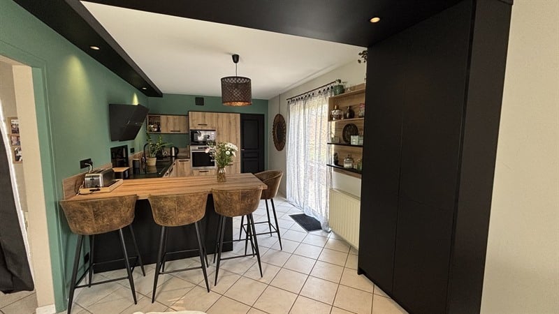 Cuisine de style nature bois et noir à Saint Etienne de Montluc | Raison Home - 10