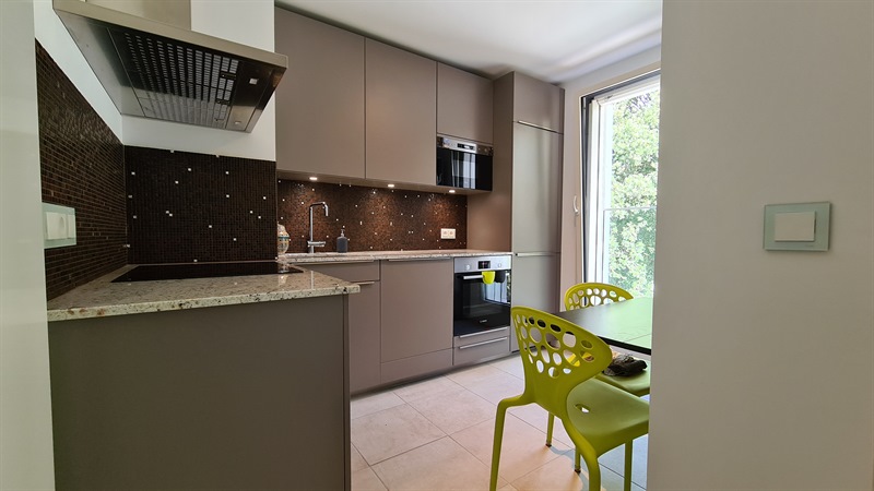 Cuisine ouverte de style contemporain beige à Nantes | Raison Home - 2