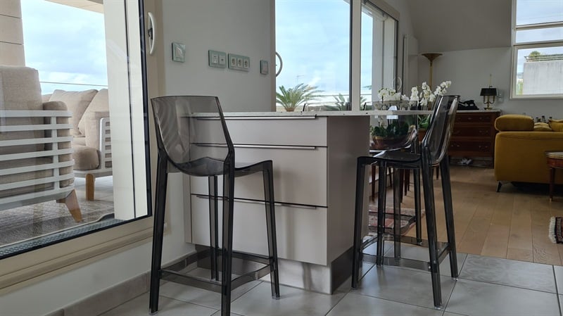 Cuisine ouverte de style moderne beige à Nantes | Raison Home - 8