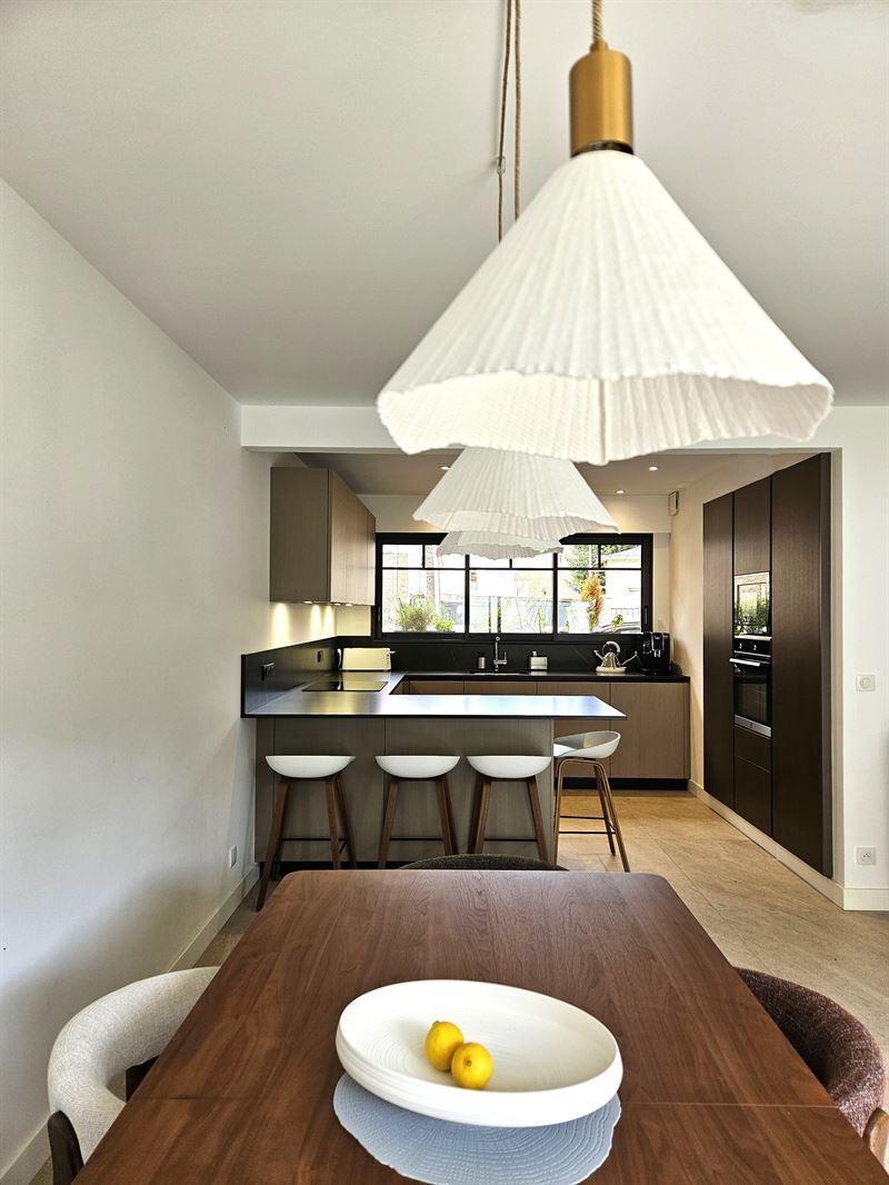 Cuisine ouverte de style contemporain marron à Pornichet 5