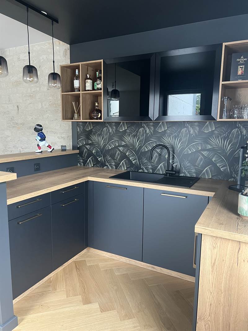 Coin bar dans une pièce à vivre à Niort | Raison Home - 4