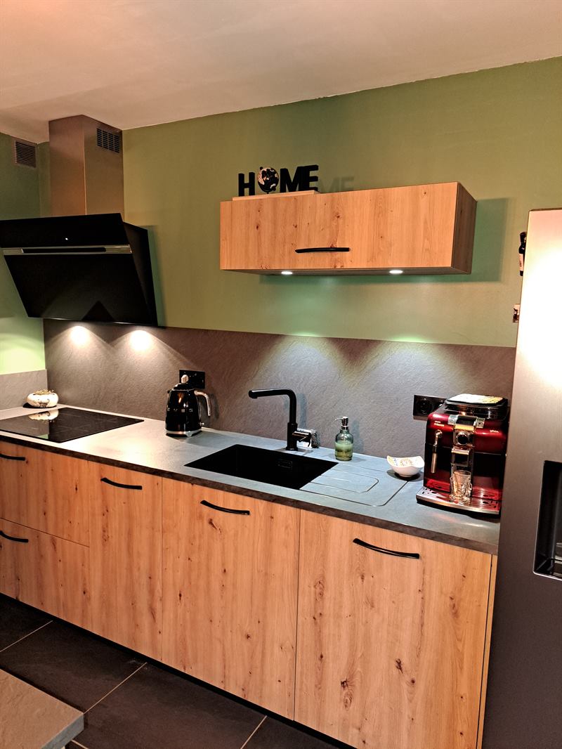 Cuisine ouverte de style contemporain bois à Montriond | Raison Home - 7