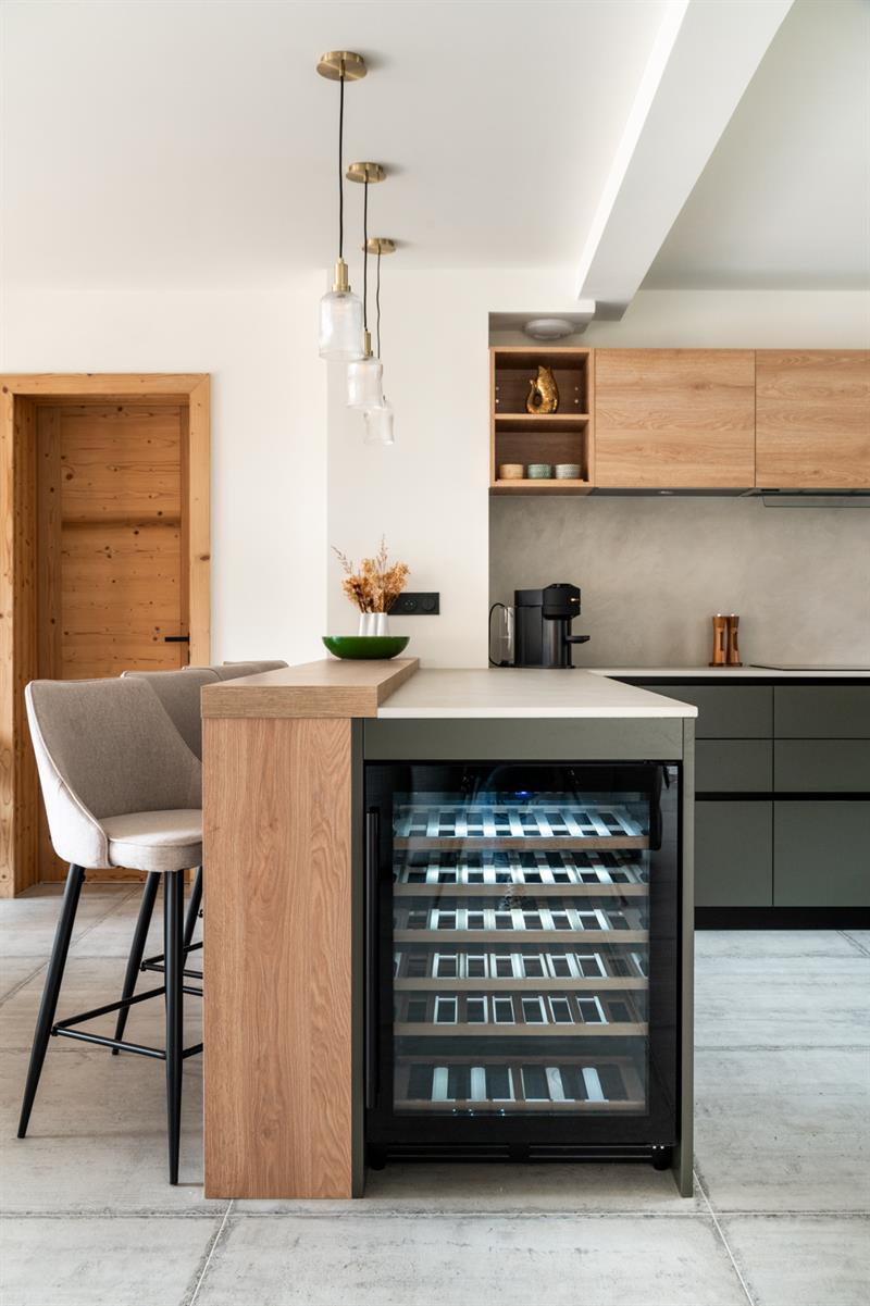 Cuisine ouverte de style moderne vert à Morzine | Raison Home - 2