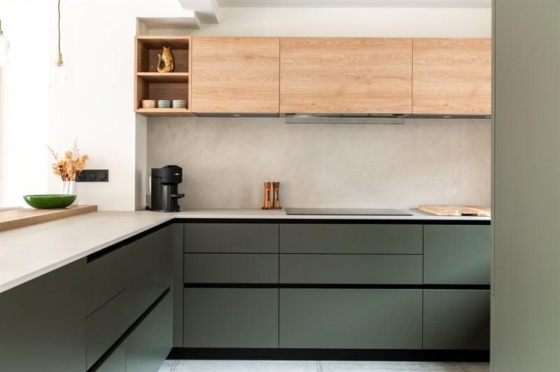 Cuisine ouverte de style moderne vert à Morzine | Raison Home - 3
