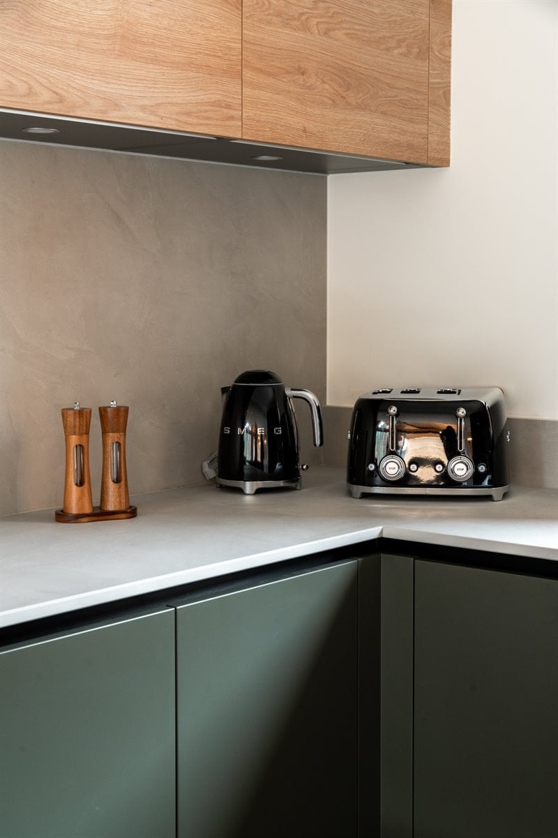 Cuisine ouverte de style moderne vert à Morzine | Raison Home - 5