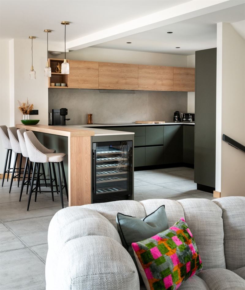 Cuisine ouverte de style moderne vert à Morzine | Raison Home - 7
