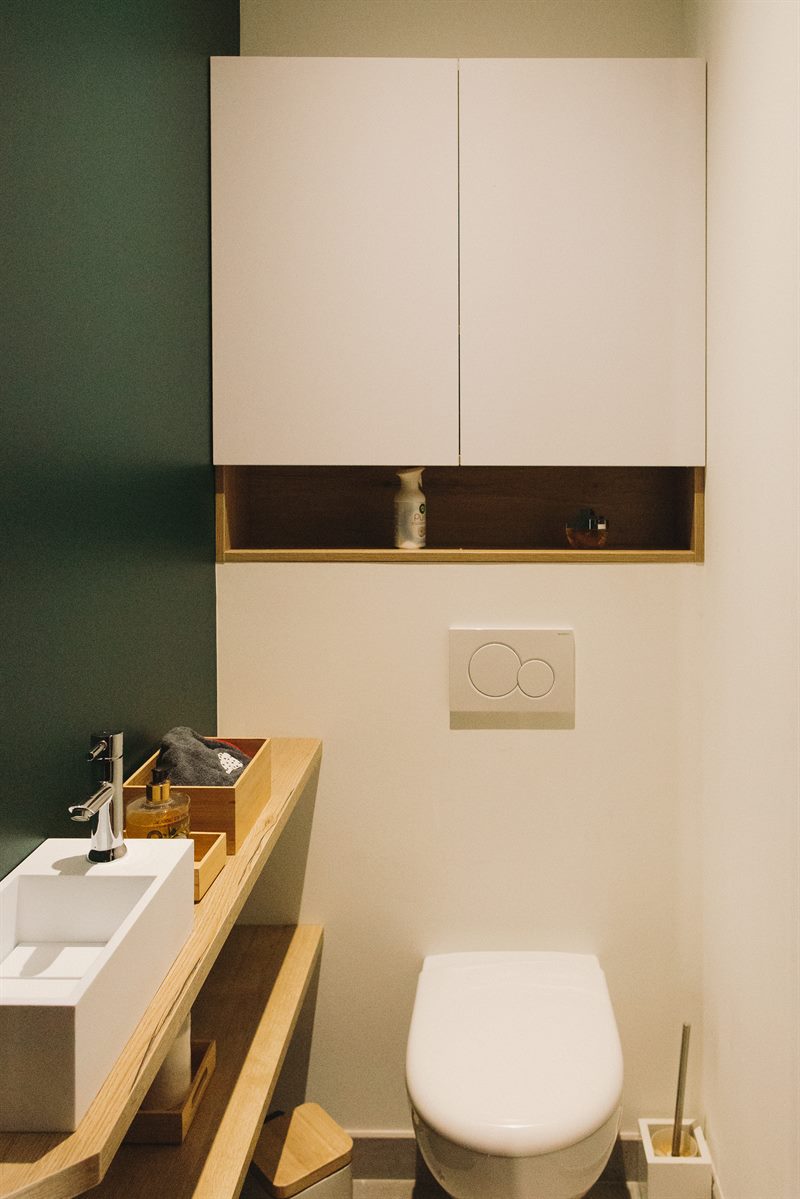 Deux salles de bains contemporaines bois à Domagne 2
