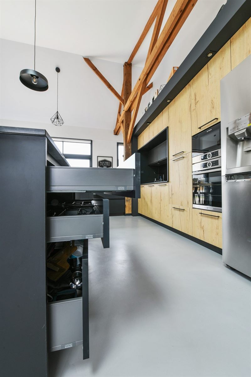 Grande cuisine industrielle bois et noir à Lesneven | Raison Home - 4