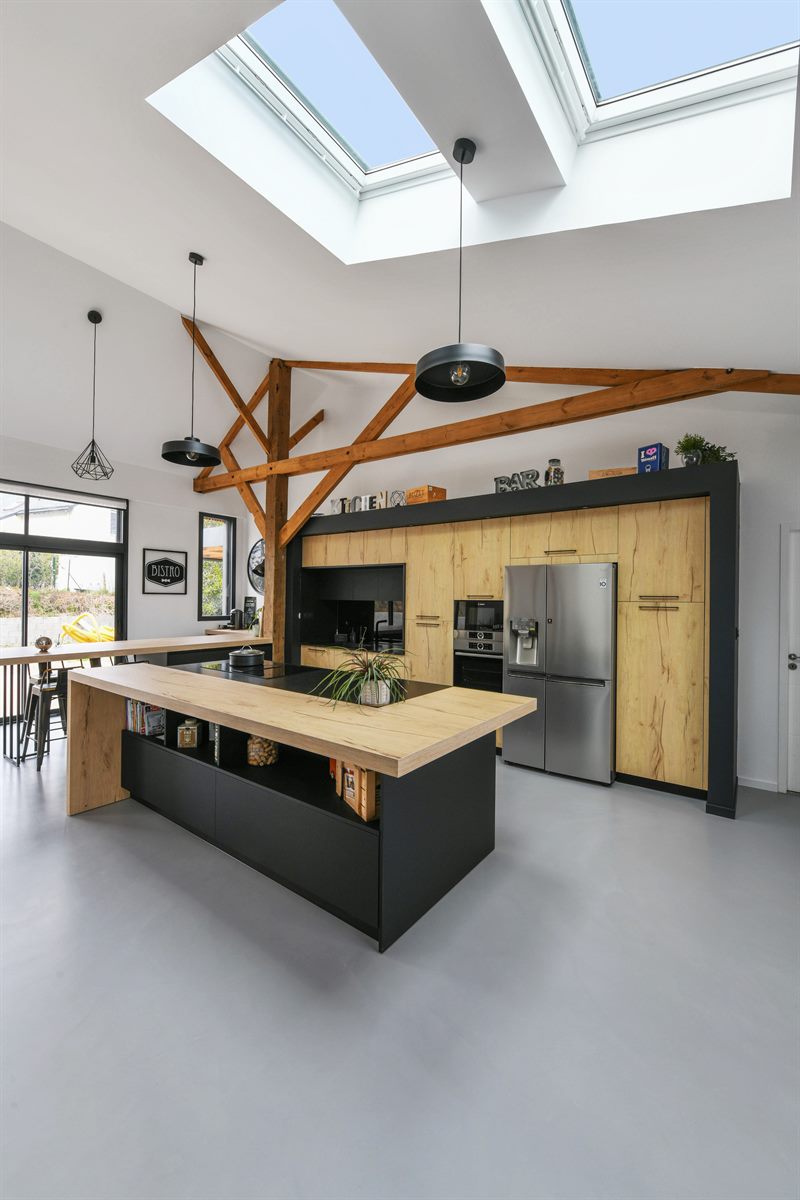 Grande cuisine industrielle bois et noir à Lesneven | Raison Home - 6