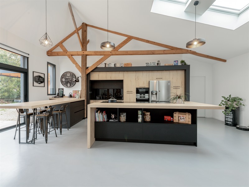 Grande cuisine industrielle bois et noir à Lesneven | Raison Home - 7