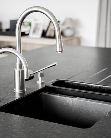 kitchen_sinkstaps_tap_material_grande