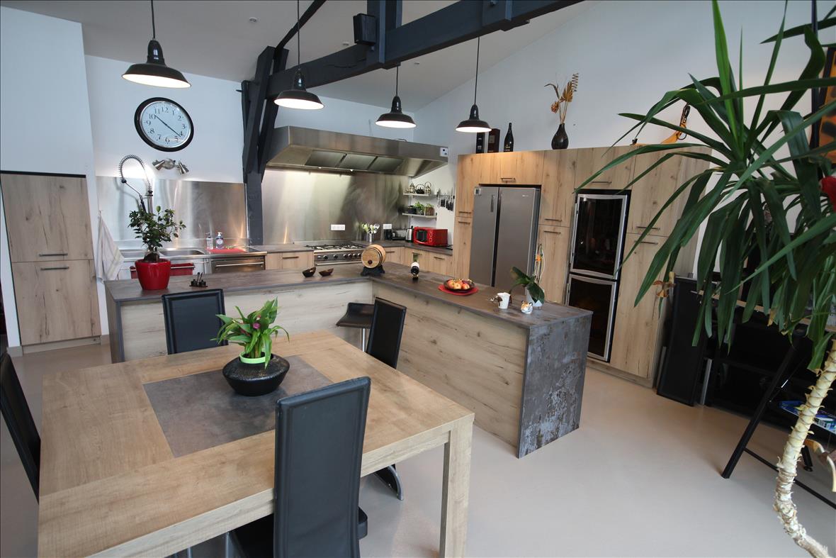 Cuisine ouverte de style moderne bois à Saint-Nazaire | Raison Home - 5