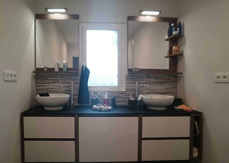 Petite salle de bains avec meuble double vasque à Grenoble | Raison Home - 1