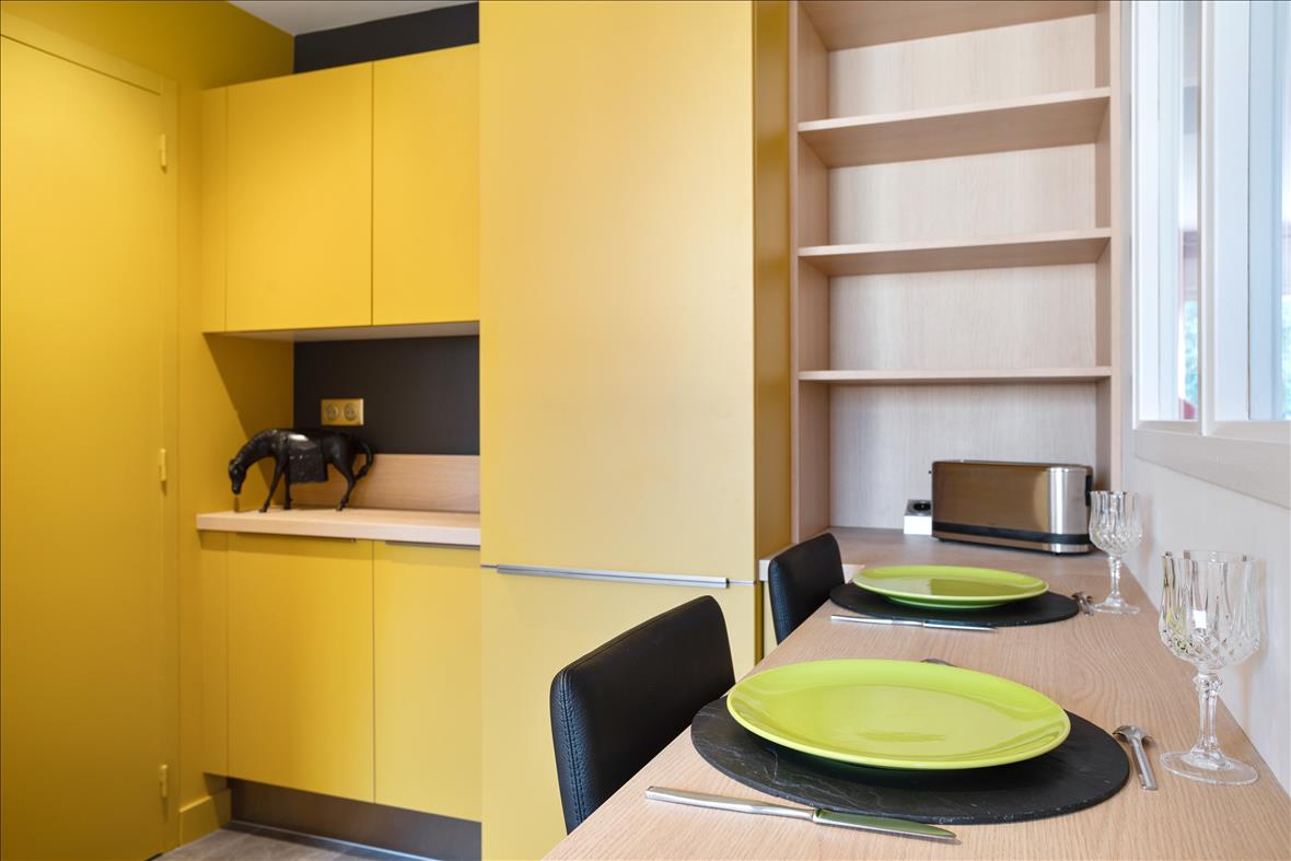 Cuisine de style contemporain blanc et orange à Nantes | Raison Home - 6