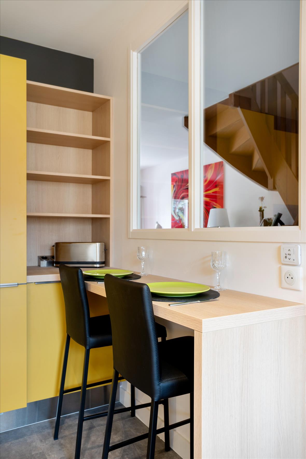 Cuisine de style contemporain blanc et orange à Nantes | Raison Home - 10