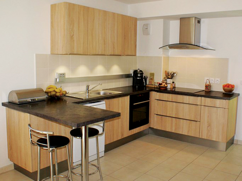 Cuisine ouverte de style contemporain beige à Nantes | Raison Home - 1