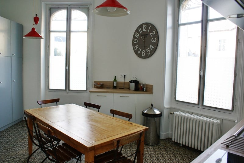 Cuisine fermée de style contemporain blanc à Nantes | Raison Home - 10