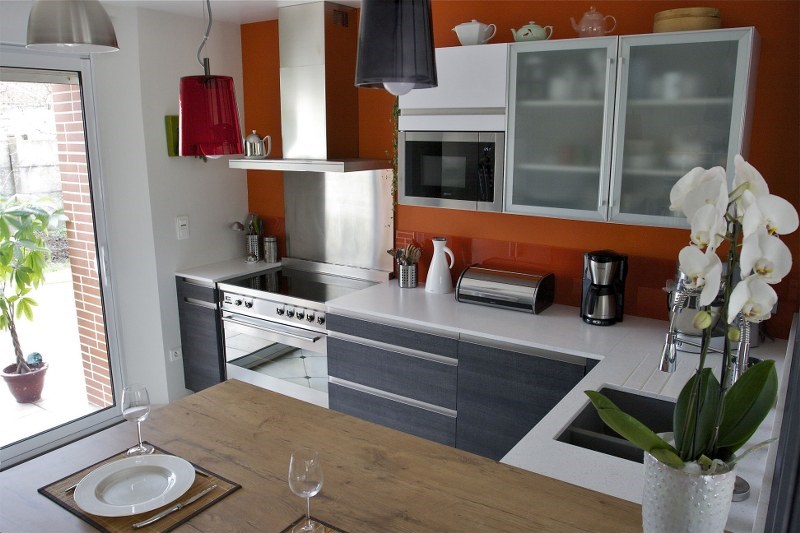 Cuisine fermée de style contemporain gris à Prefailles | Raison Home - 4