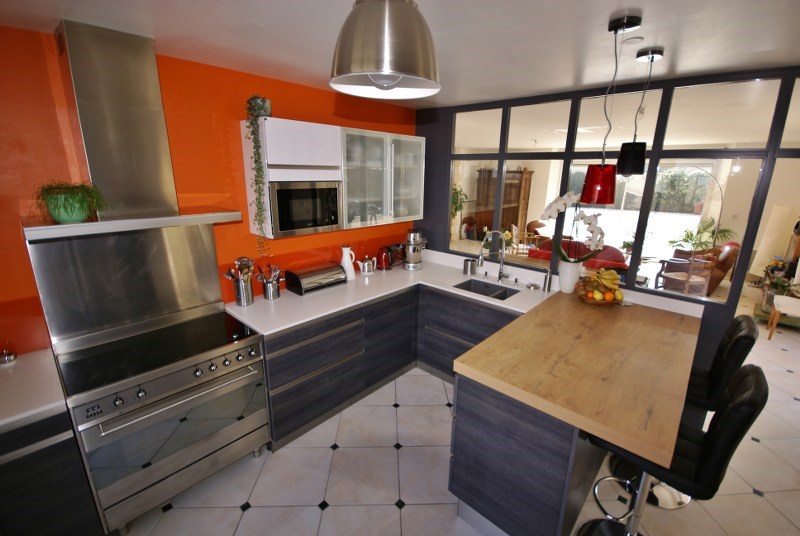 Cuisine fermée de style contemporain gris à Prefailles | Raison Home - 7