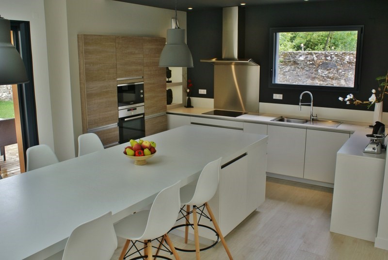 Cuisine ouverte de style moderne blanc à Nantes | Raison Home - 6