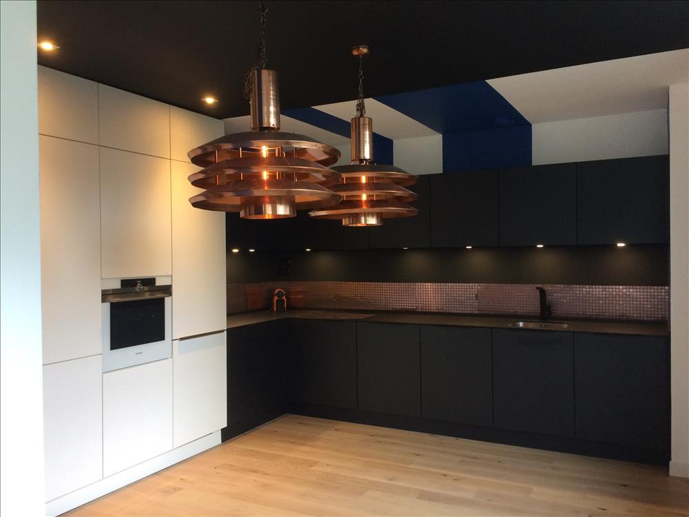 Cuisine ouverte de style moderne noir à Nantes | Raison Home - 5