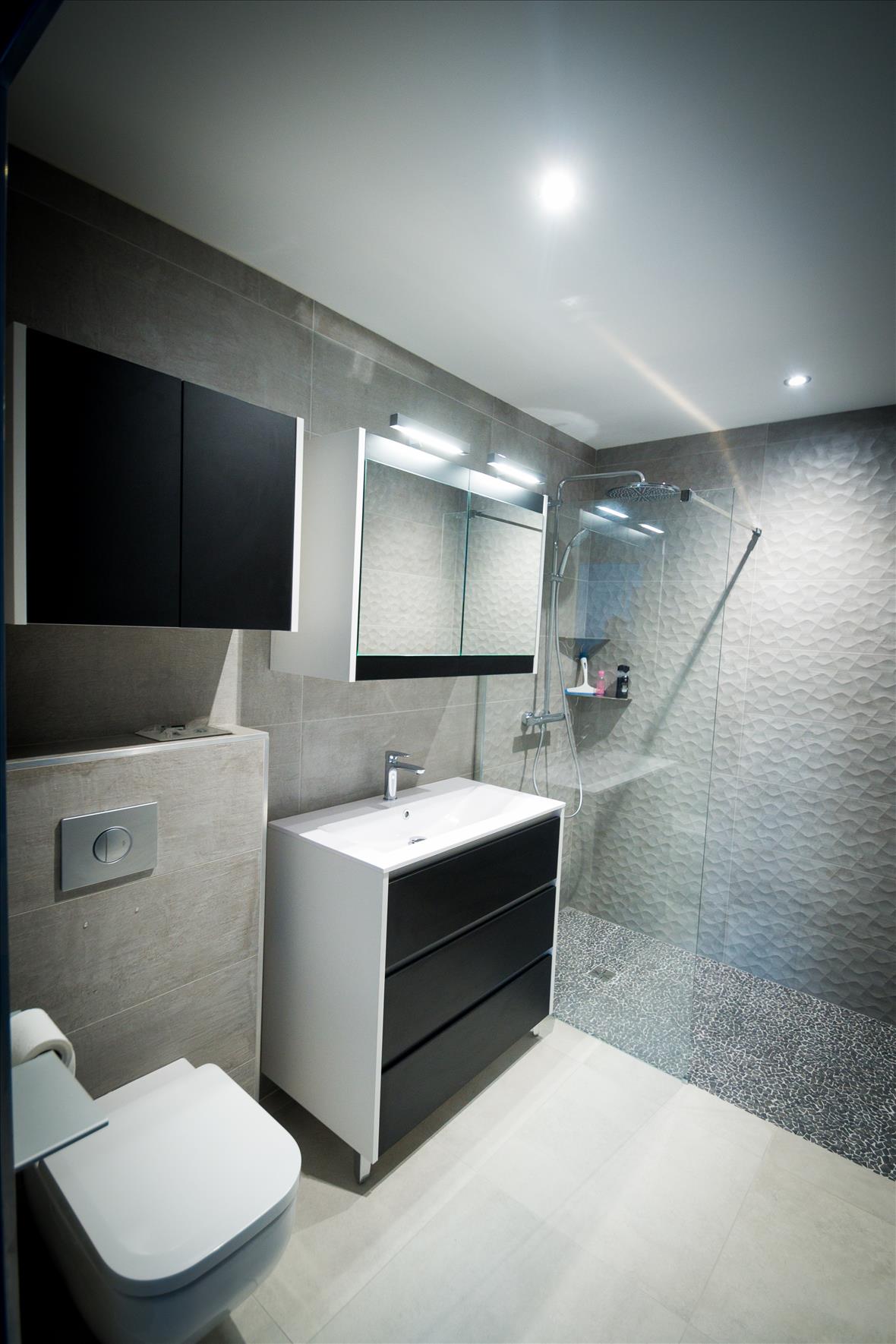 Salle de bains de style contemporain à Châtellerault 5