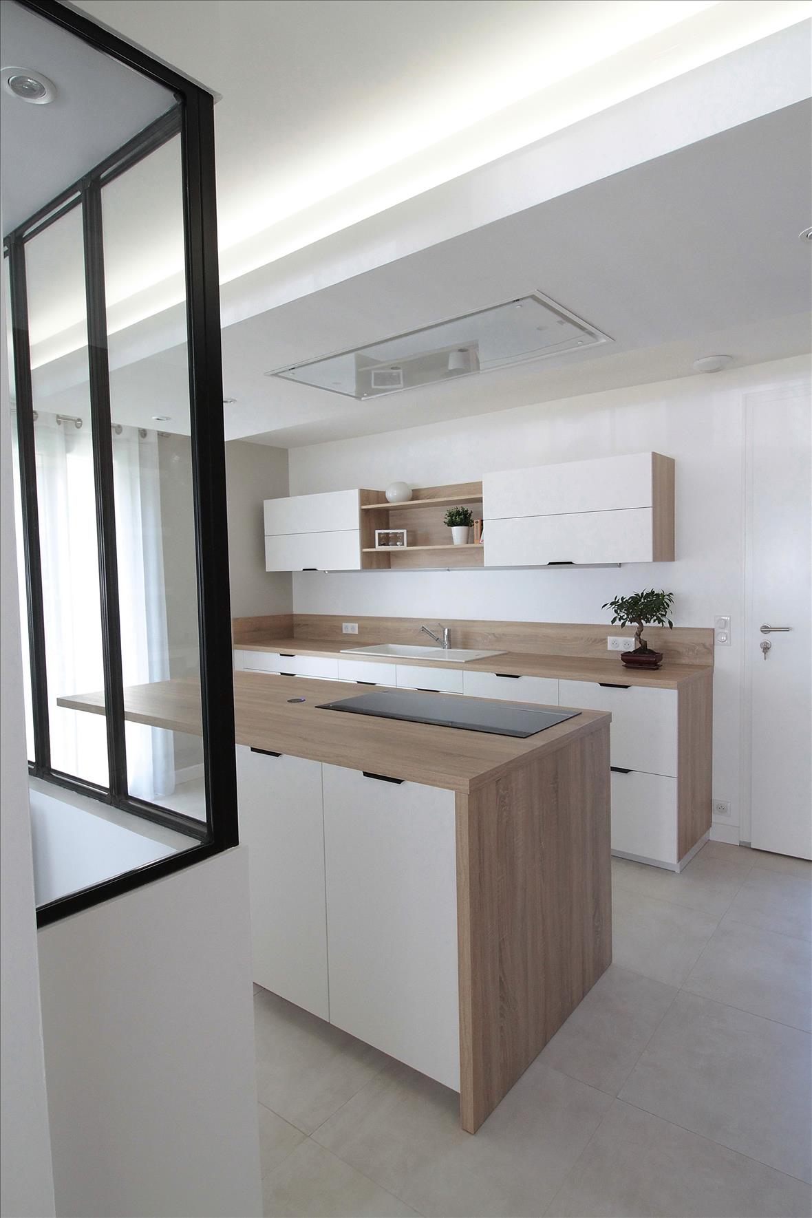 Cuisine de style contemporain bois et blanc 2